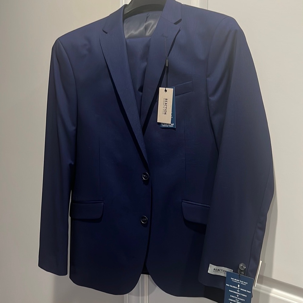BNWT REACTION Kenneth Cole blue/black small herringbone suit 42R 36W 32L